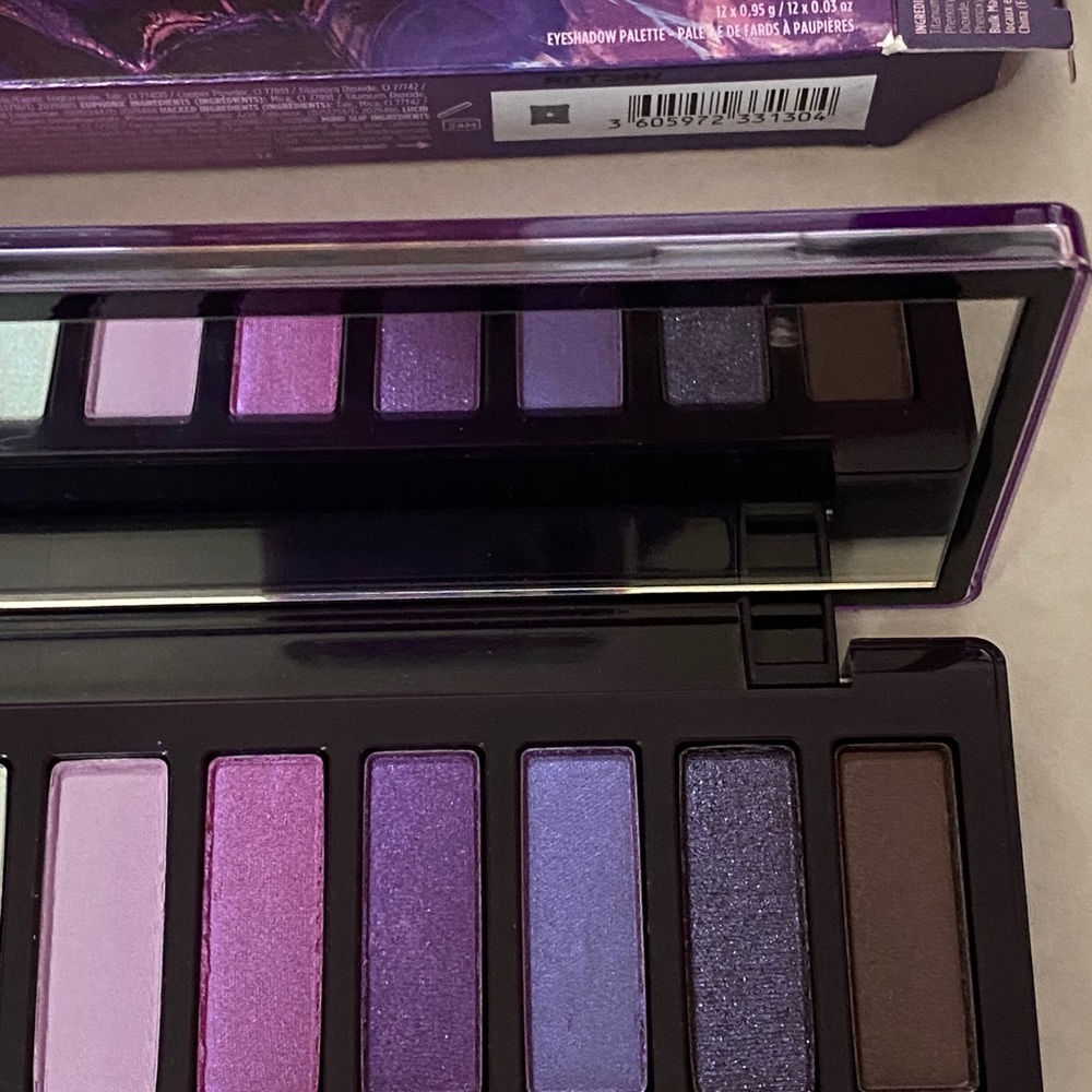 Urban Decay NAKED Ultraviolet Palette BNWT - Picture 3 of 5